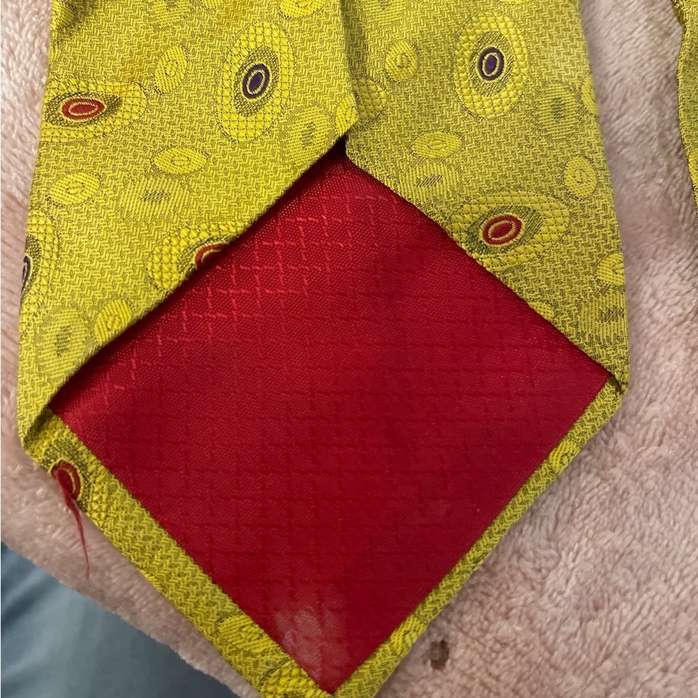 Vibrant Yellow Patterned Men's Tie - Picture 7 of 8